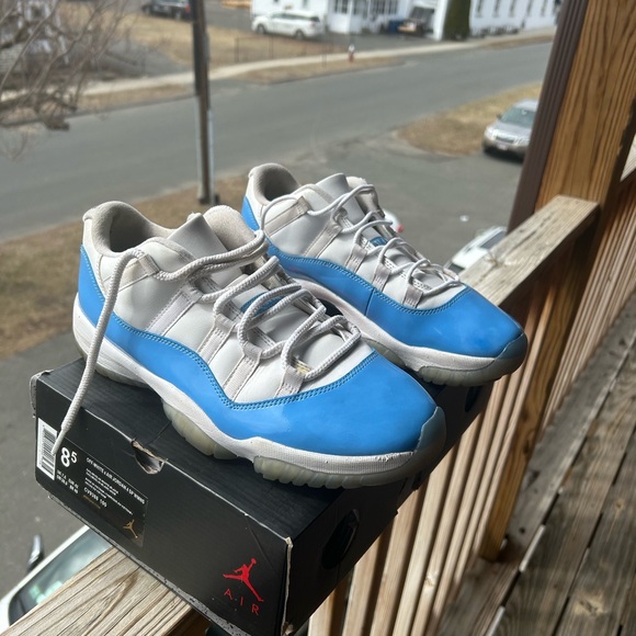 Air Jordan 11 Low Carolina Size 9.5 - Picture 4 of 5